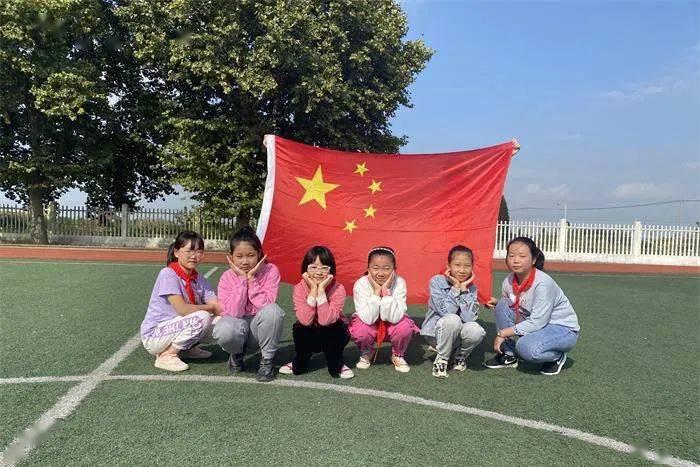 养一只猫咪它会不会太孤独了？游戏画面